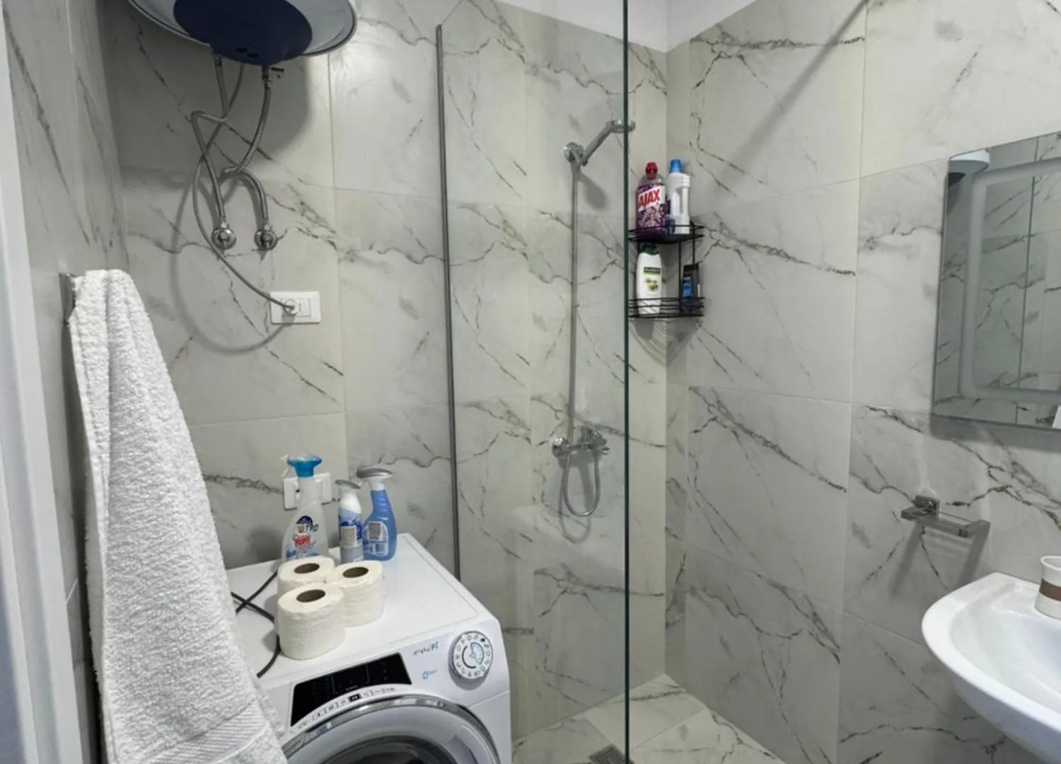 Aron Apartment Tirana 0*,